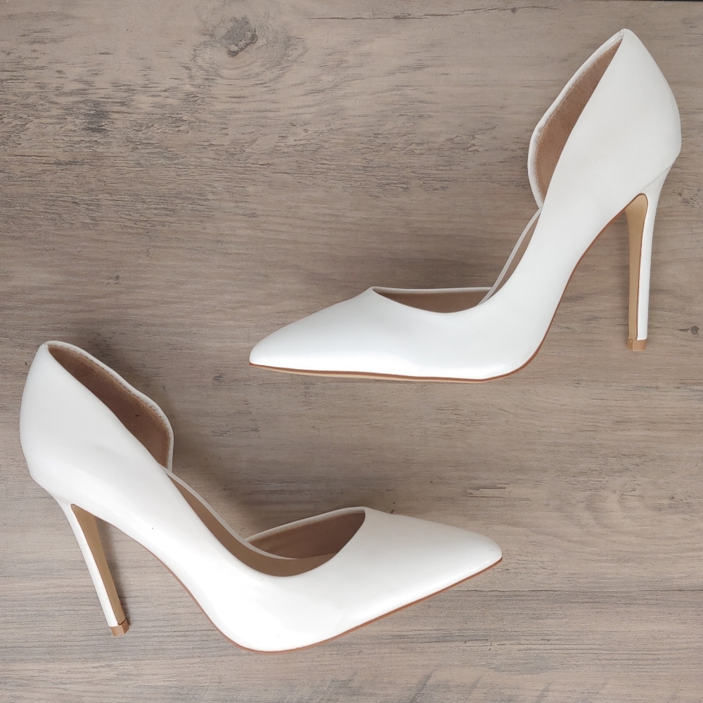 MIX NO.6. White Patent Faux Leather Aradowia Pump Size 6.5 US